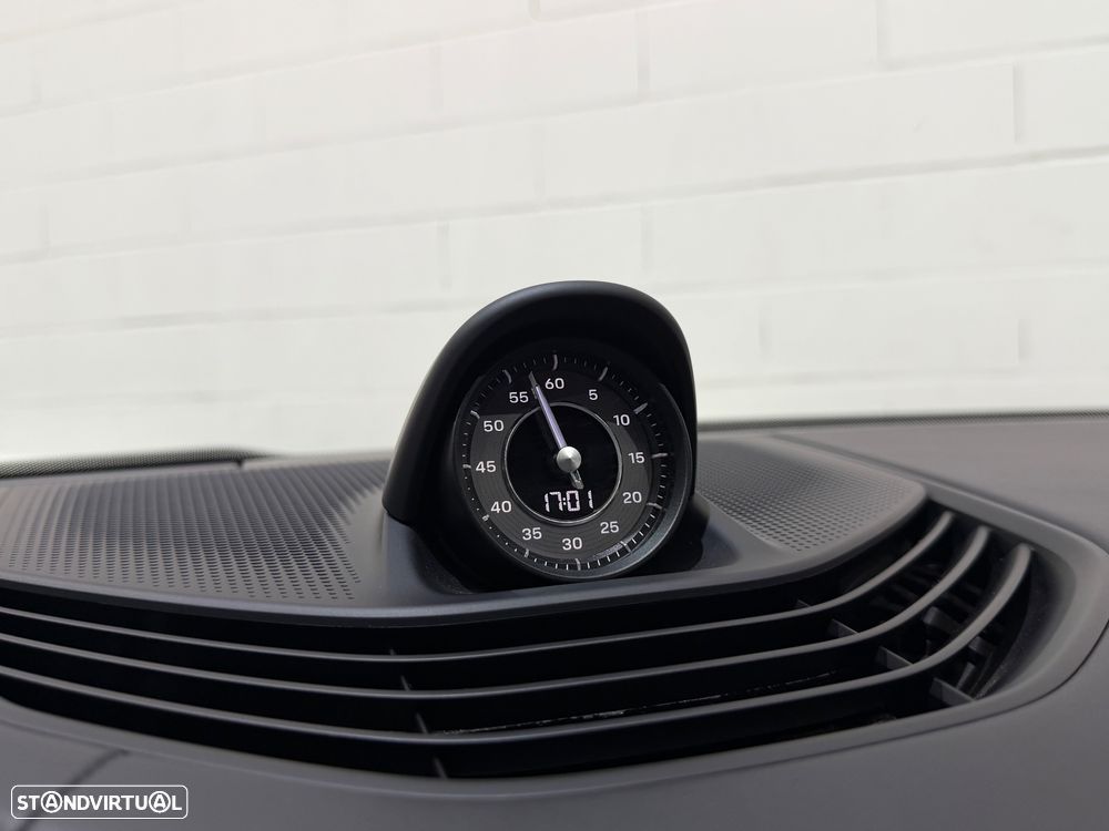 Porsche Taycan Sport Turismo - 36