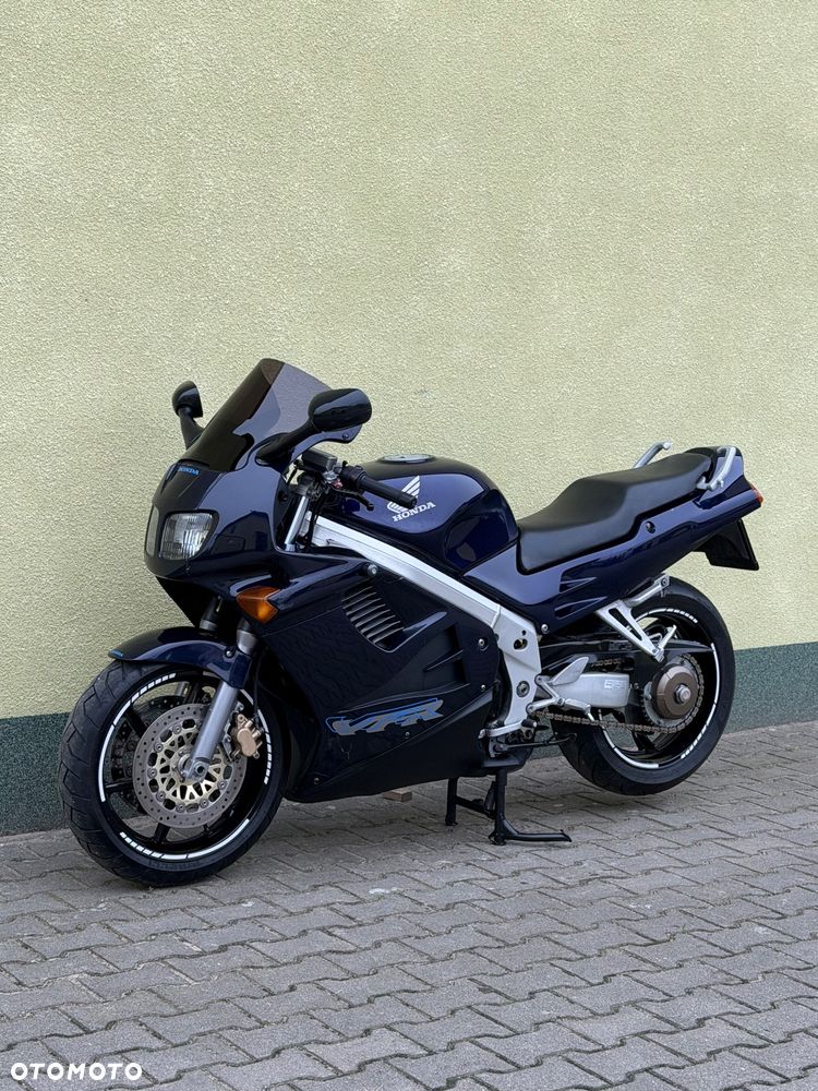 Honda VFR - 27