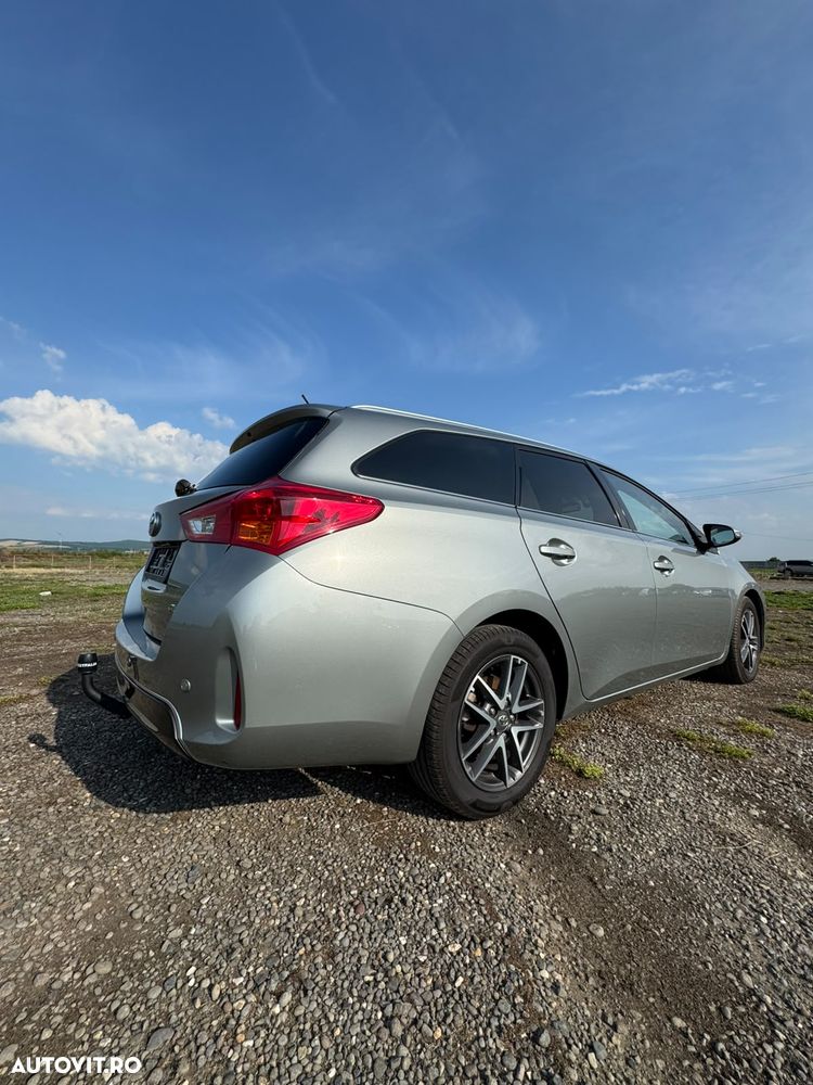 Toyota Auris 2.0 L D-4D Stop&Start Luna - 5
