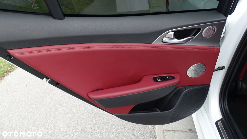 Kia Stinger - 23
