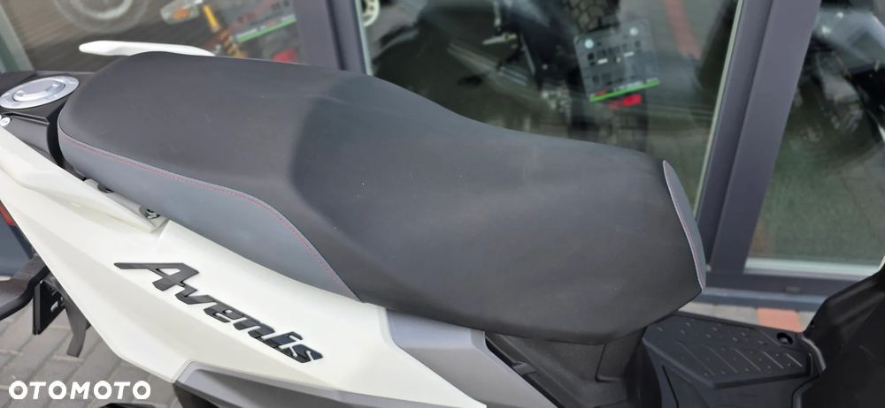 Suzuki Avenis - 15