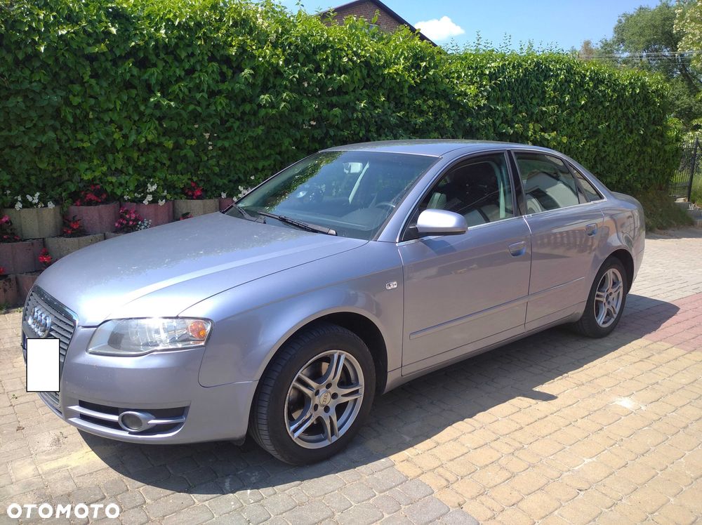 Audi A4 Limousine - 1