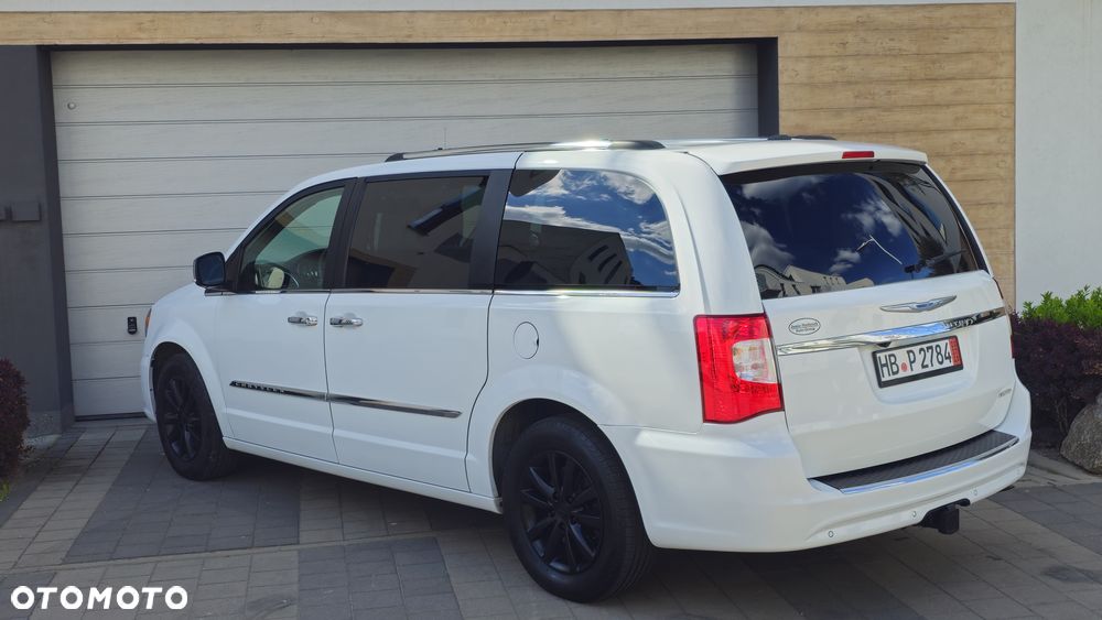 Chrysler Town & Country 3.6 Limited - 8