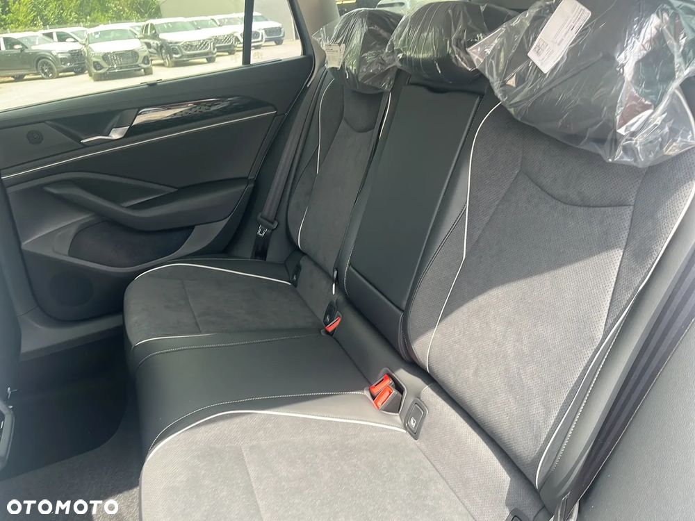 Volkswagen Passat 1.5 TSI eHybrid PHEV Business Plus DSG - 12