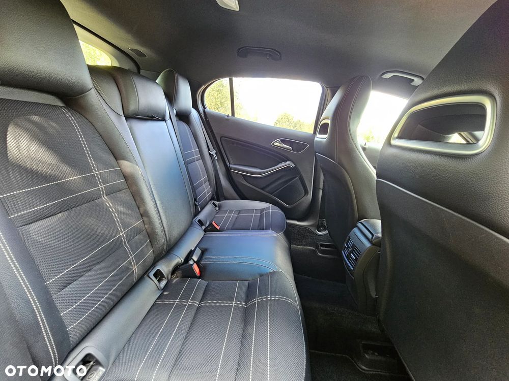 Mercedes-Benz GLA 250 7G-DCT Activity Edition - 33