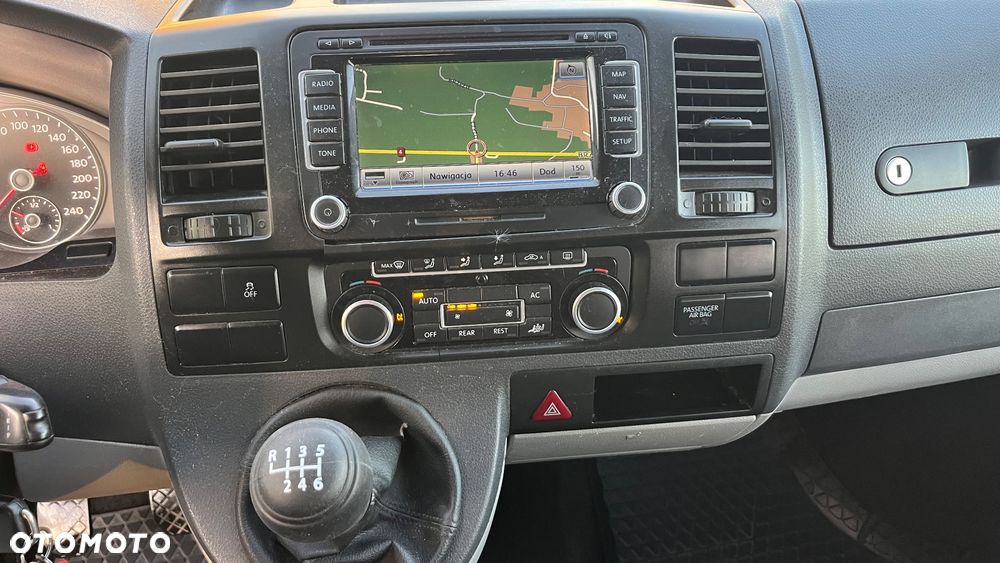 Volkswagen Caravelle - 16