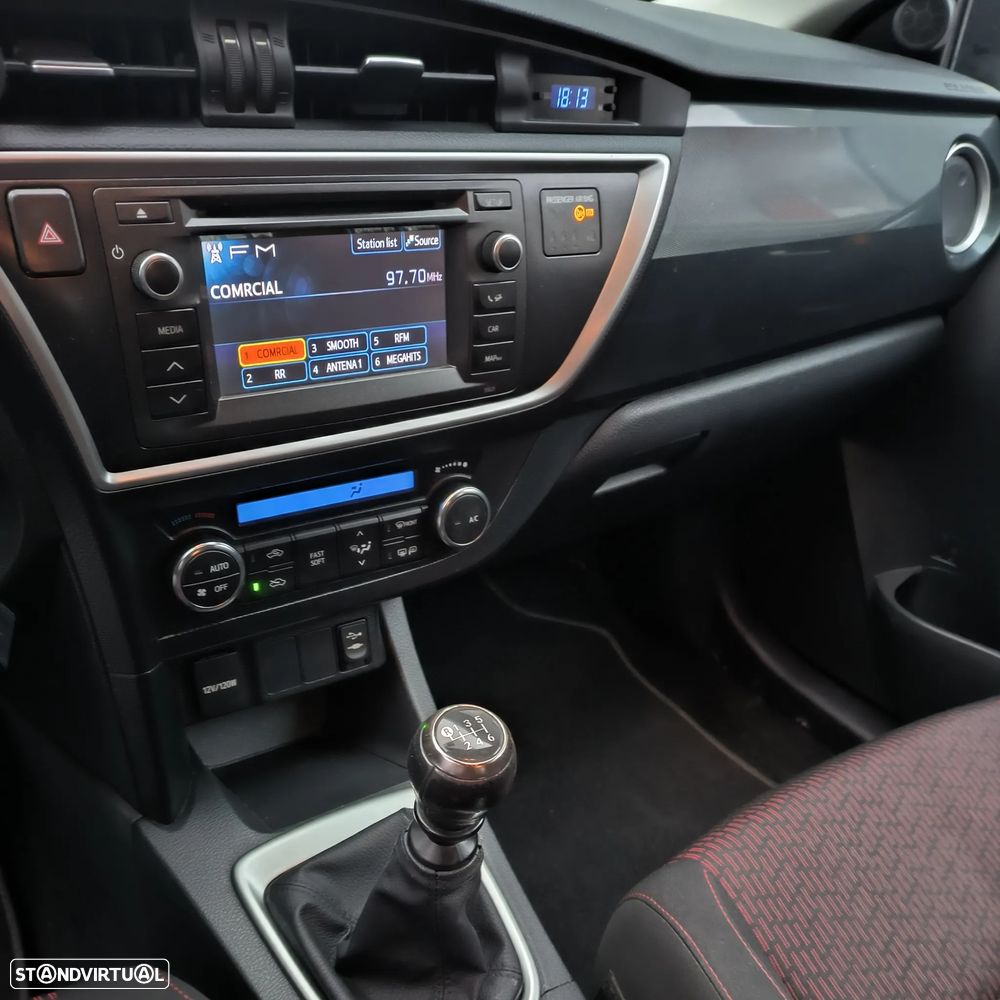 Toyota Auris Touring Sports 1.4 D-4D Com+P.Sport - 12