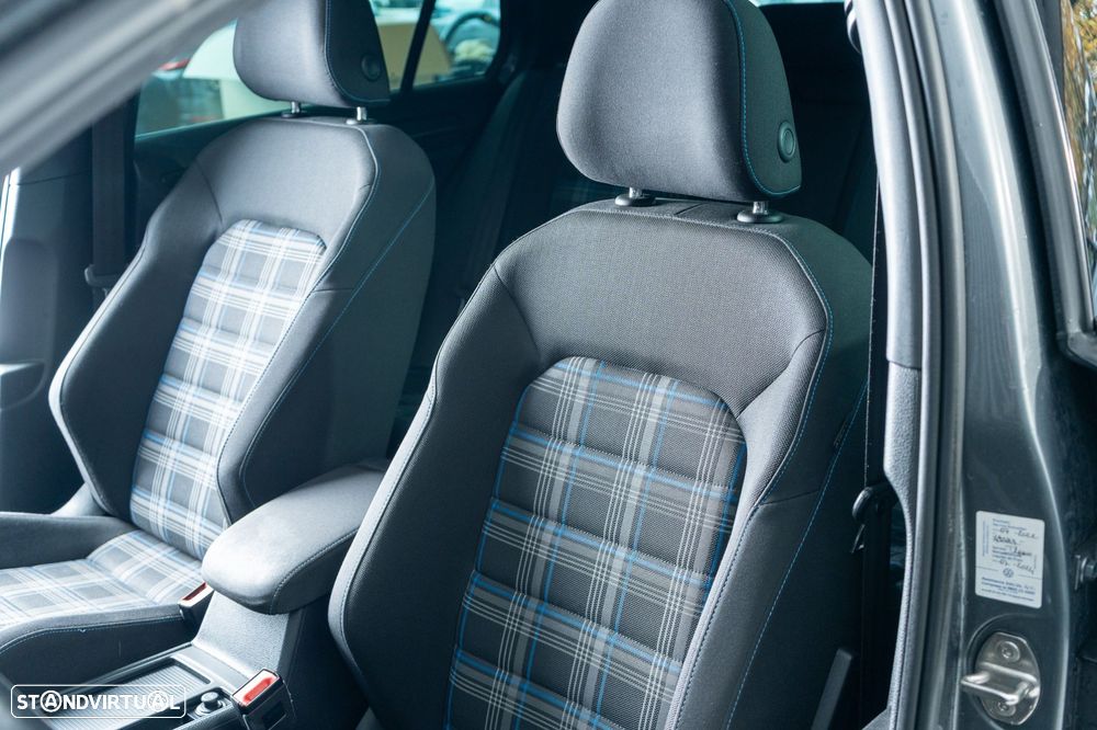 VW Golf 1.4 GTE Plug-In-Hybrid DSG - 8