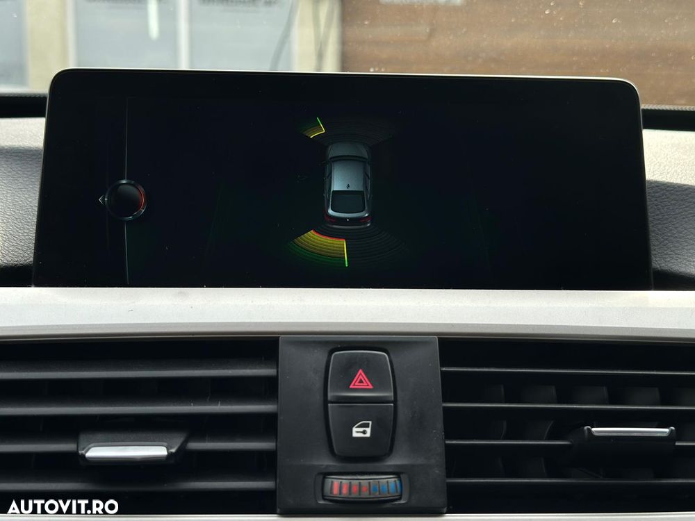 BMW Seria 3 325d Aut. Advantage - 34