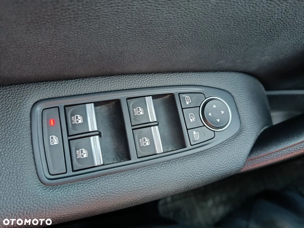 Renault Captur BLUE dCi 115 EDC BUSINESS EDITION - 17