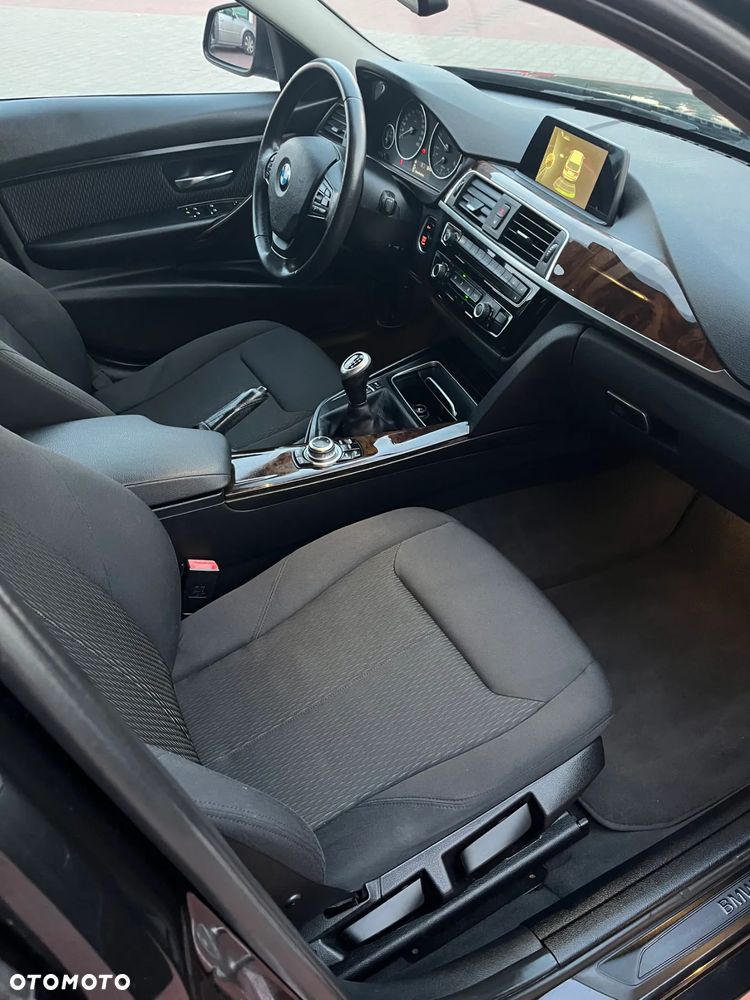 BMW Seria 3 320d - 24