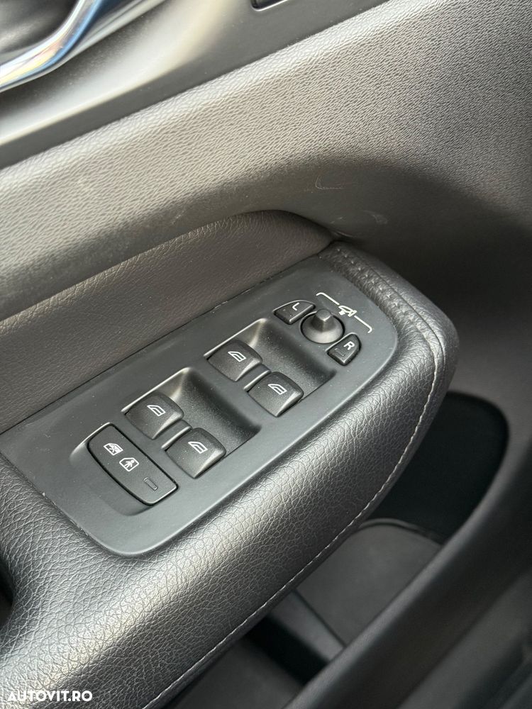 Volvo XC 60 D5 AWD Geartronic Inscription - 24