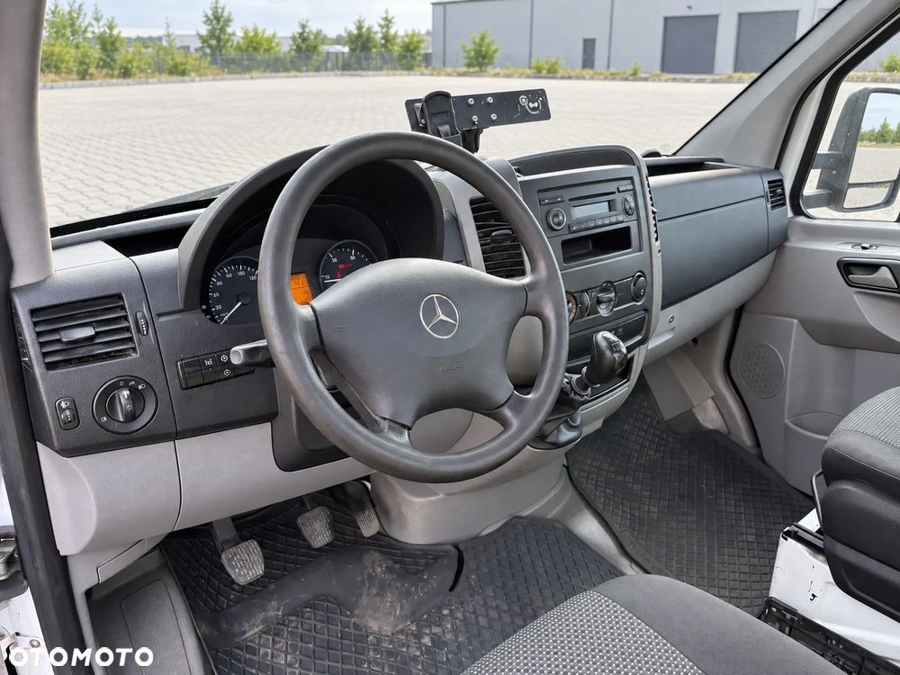 Mercedes-Benz Sprinter - 25