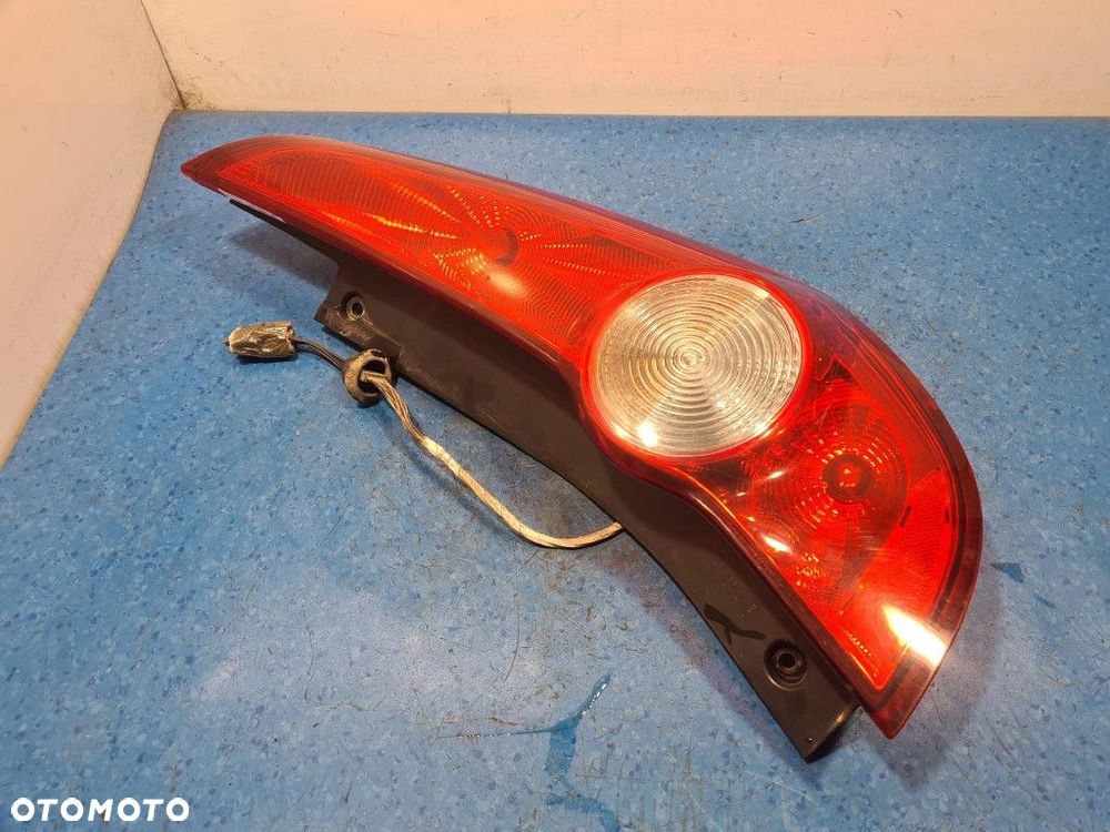 OPEL AGILA B LAMPA TYŁ PRAWA ZEWNĘTRZNA - 2