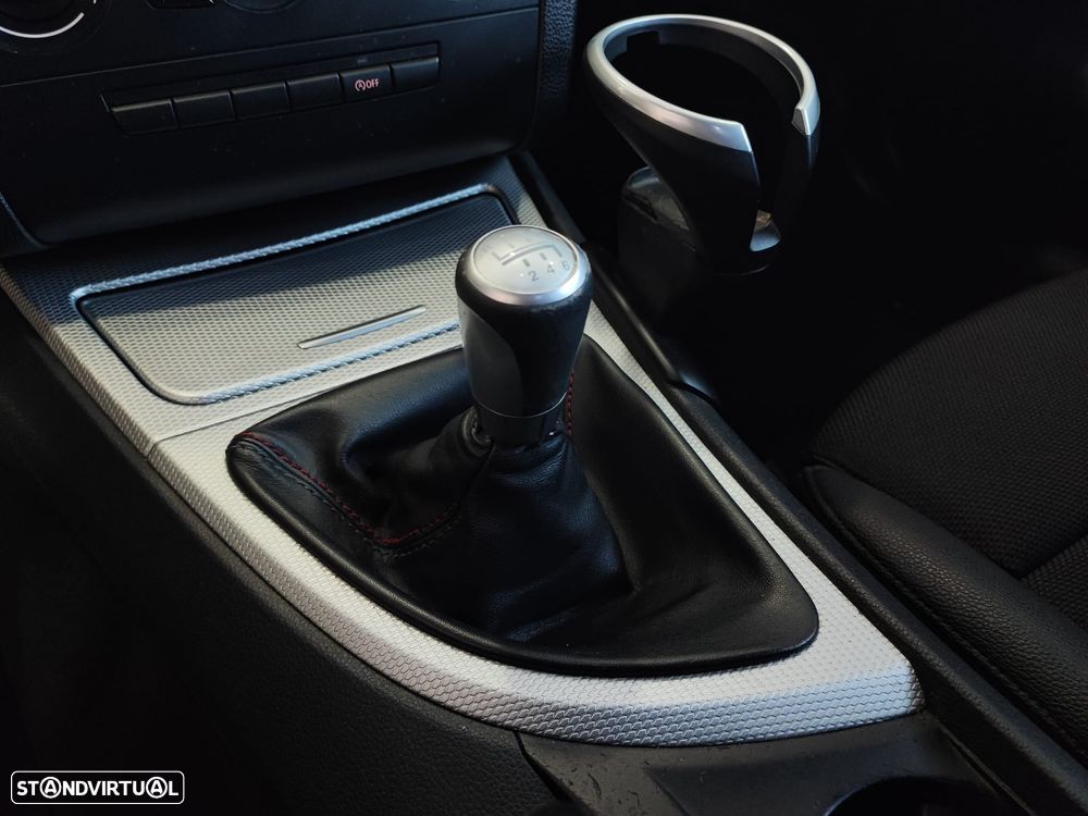 BMW 118 d Limited Edition Lifestyle c/ M Sport Pack - 44