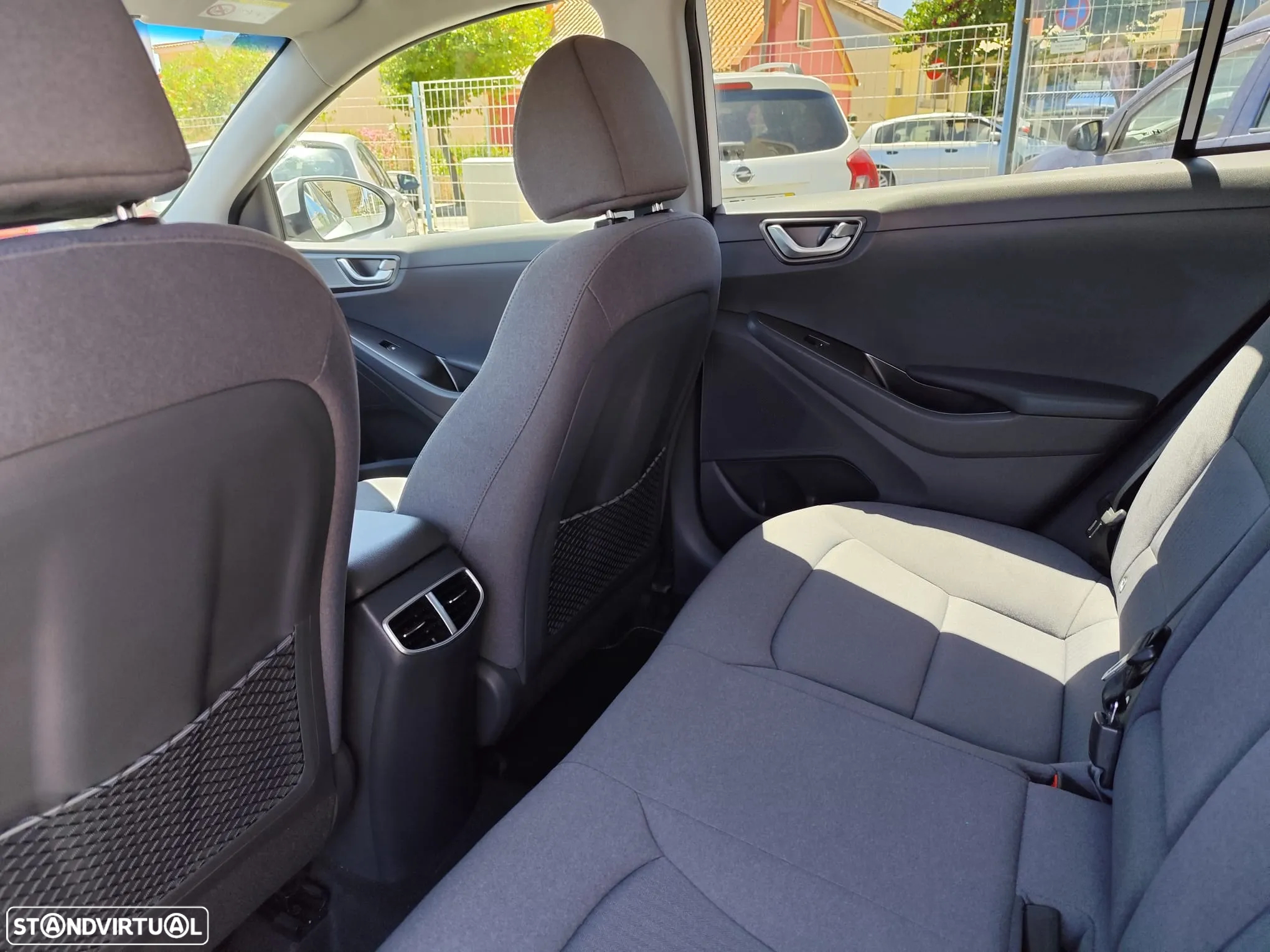 Hyundai Ioniq 1.6 GDI PHEV Tech - 11