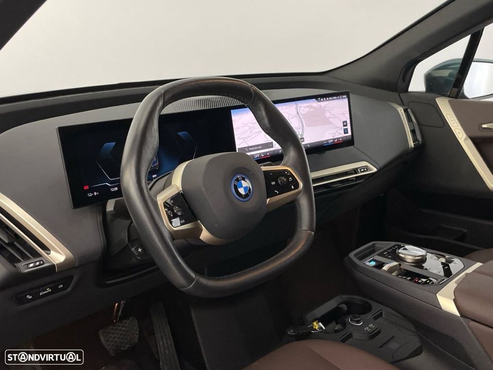 BMW iX xDrive 40 Pack Desportivo - 16