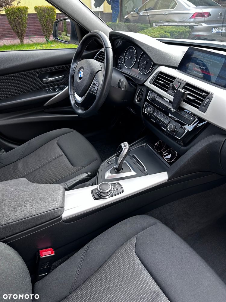 BMW Seria 3 318i - 22