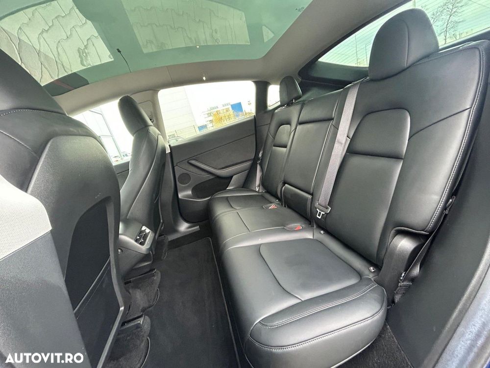 Tesla Model Y Long Range Dual Motor AWD - 18