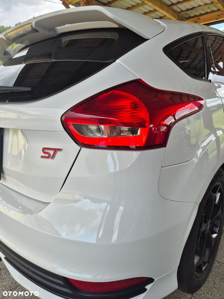 Ford Focus 2.0 EcoBoost ST - 13
