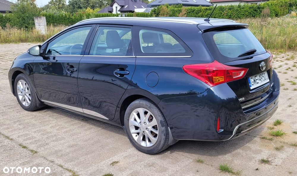 Toyota Auris 1.6 Premium - 6