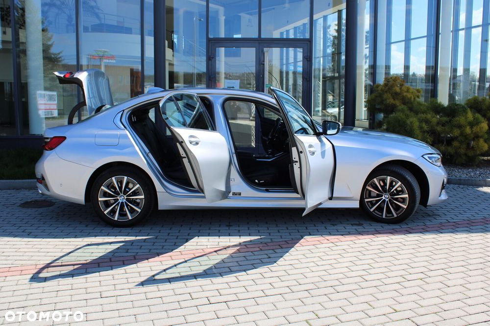 BMW Seria 3 330i Sport Line - 16