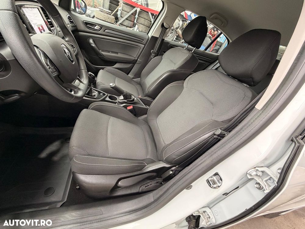 Renault Megane TCe Business - 8