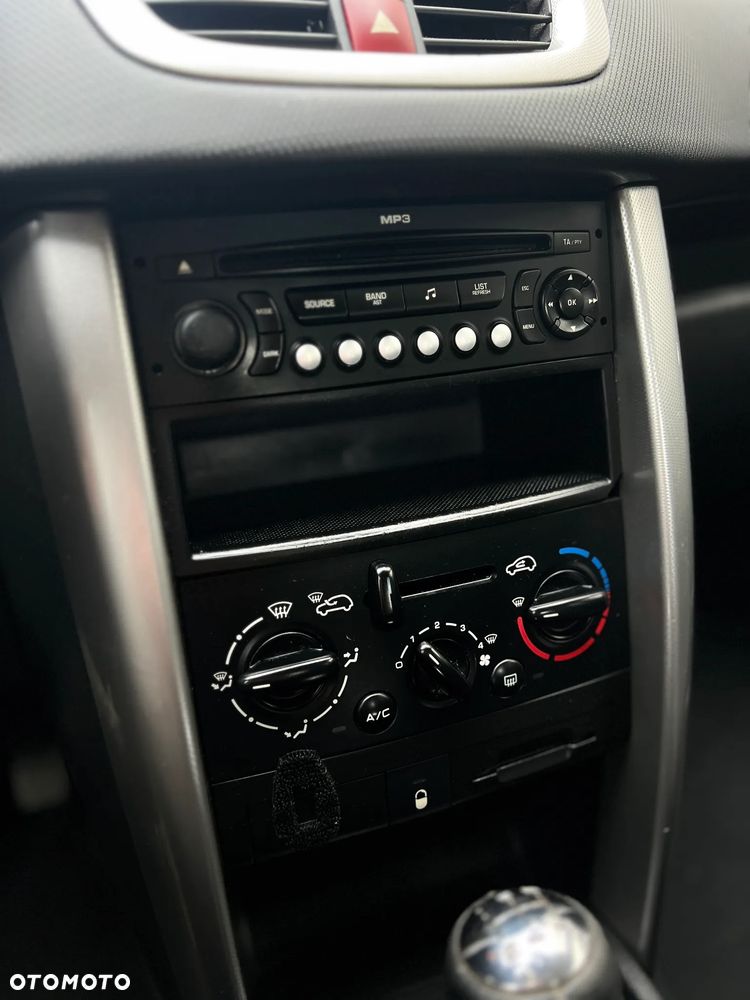 Peugeot 207 - 15