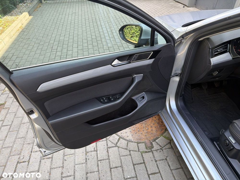 Volkswagen Passat Variant 2.0 TDI EVO Business - 11