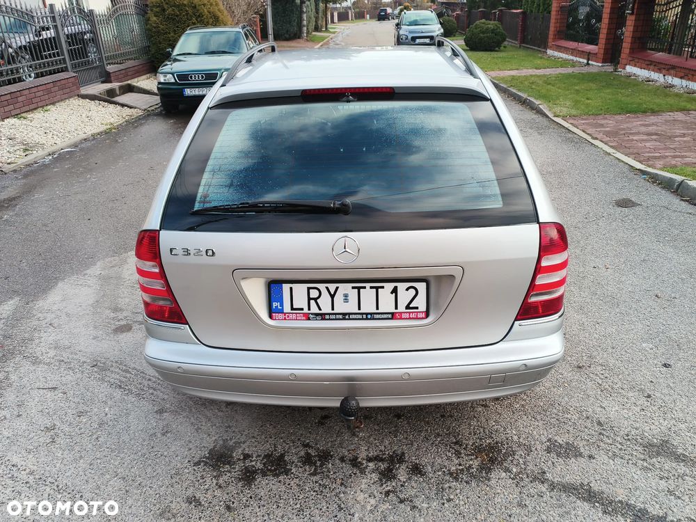 Mercedes-Benz Klasa C 320 4Matic Avantgarde Sport Edition - 22