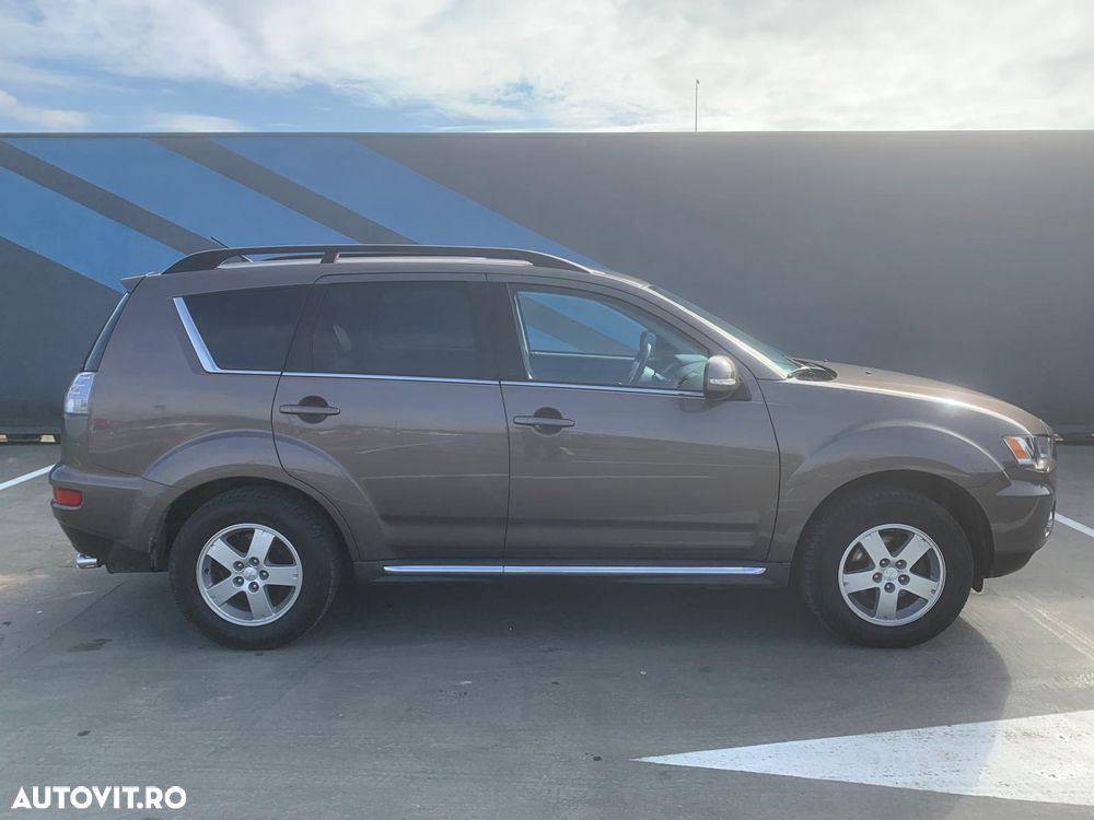 Mitsubishi Outlander 2.2 DI-D 4WD Intense - 17