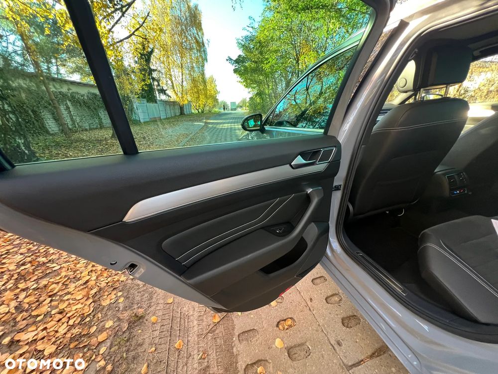 Volkswagen Passat 2.0 TDI Elegance DSG - 30