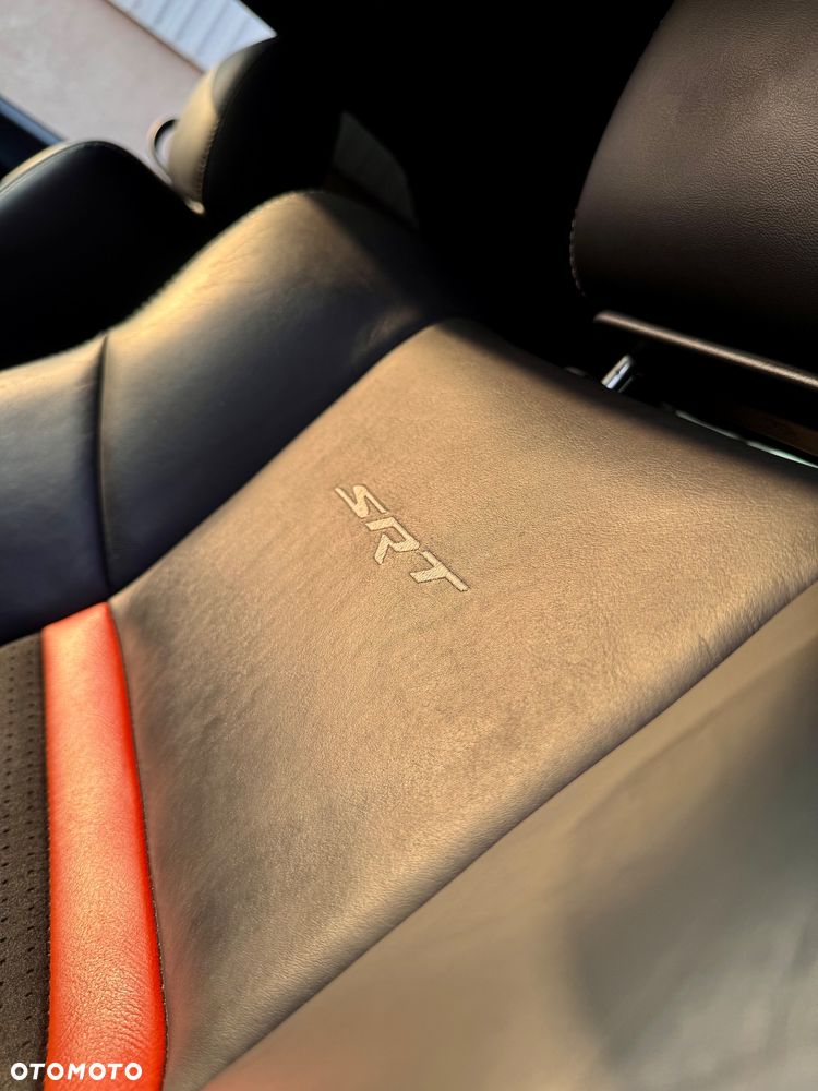 Dodge Challenger 6.1 SRT8 - 28