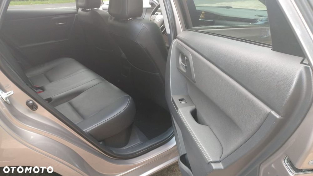 Toyota Auris 1.8 HSD Luna - 30