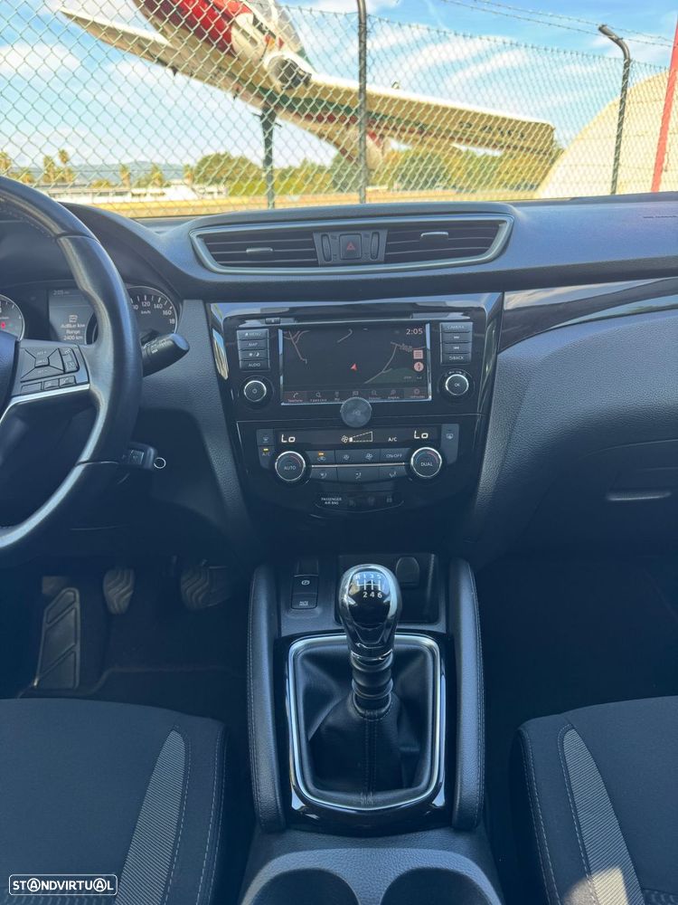 Nissan Qashqai 1.5 dCi N-Connecta J18+Led - 17
