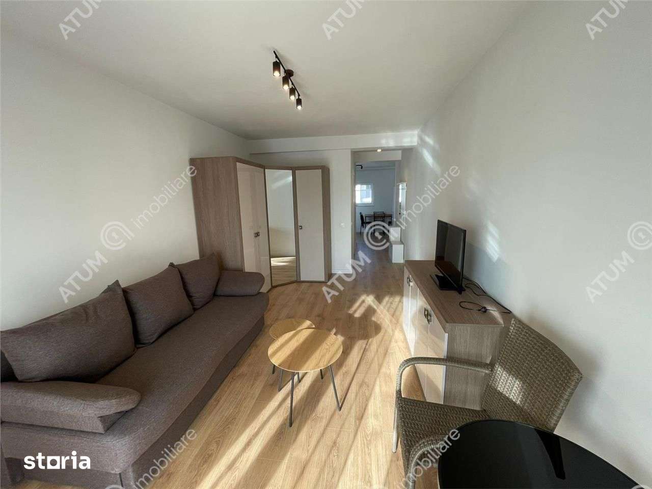 Garsoniera decomandata etaj 1 cu balcon si loc parcare in zona de Vest — fotografia 1