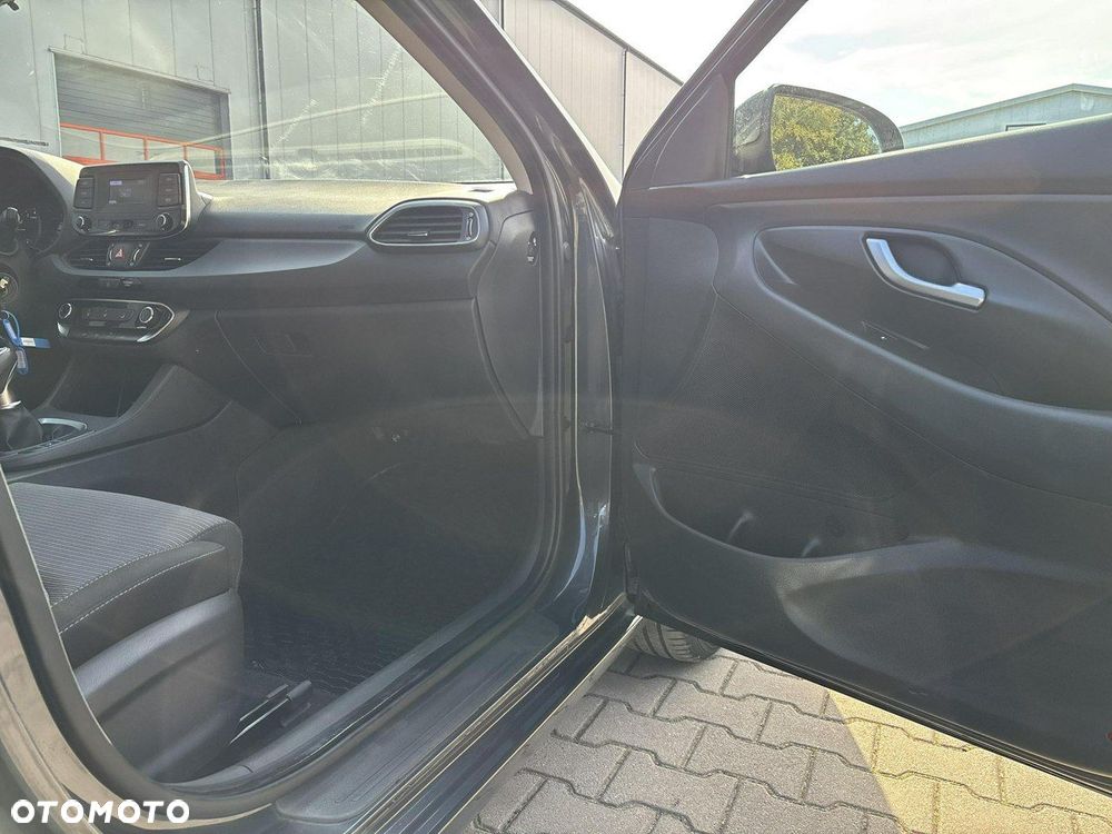 Hyundai i30 1.5 DPI Classic + - 17