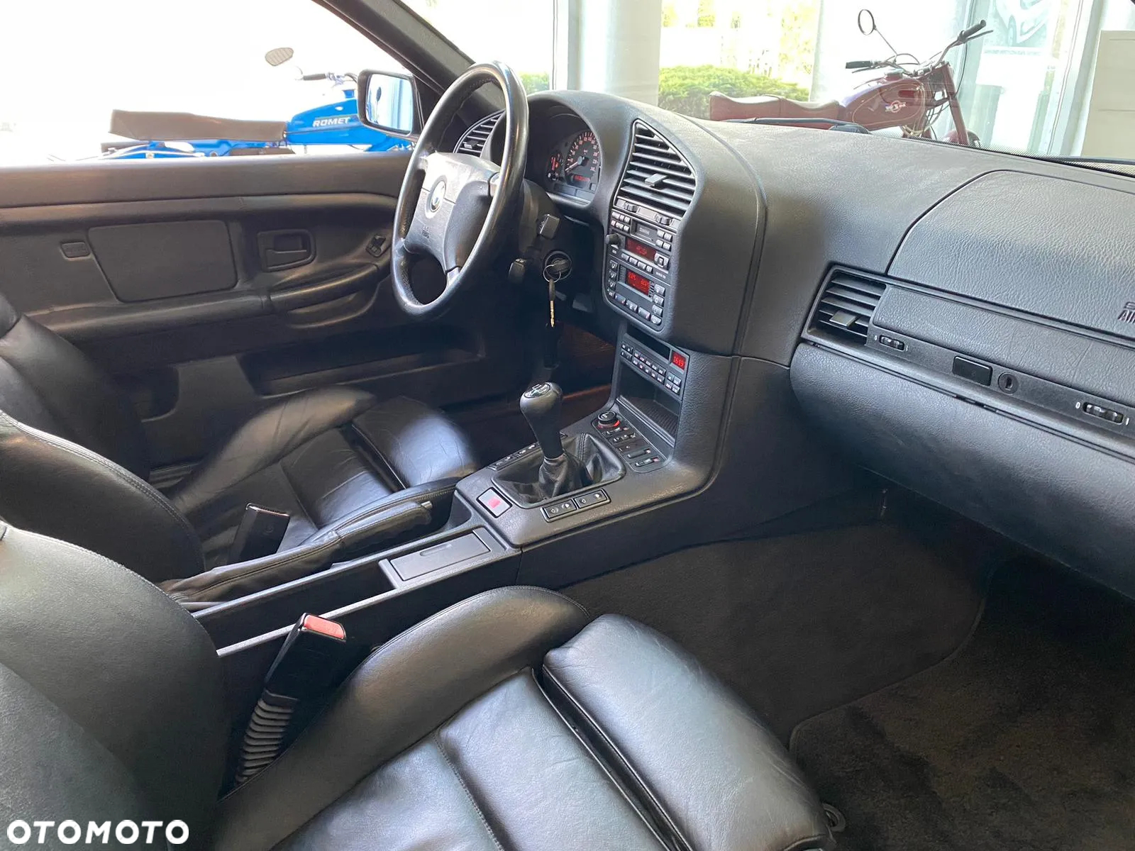 BMW Seria 3 318i Cabriolet - 24