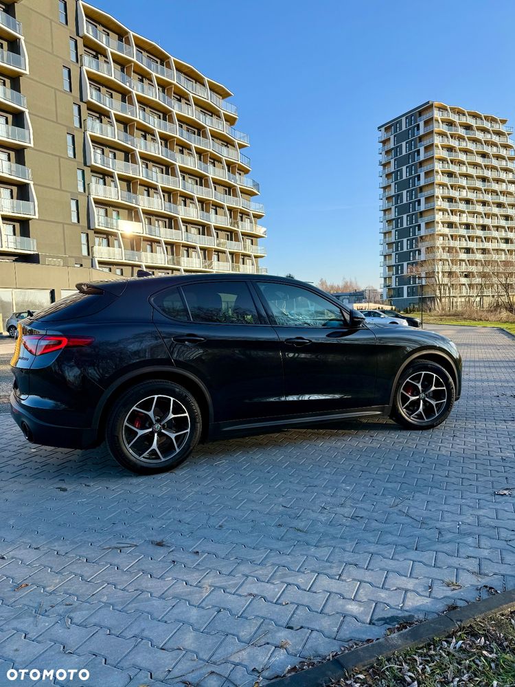 Alfa Romeo Stelvio - 14