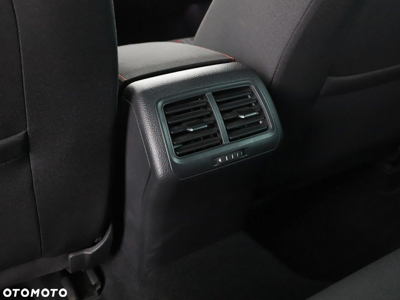 Volkswagen Golf GTI (BlueMotion Technology) DSG Performance - 36
