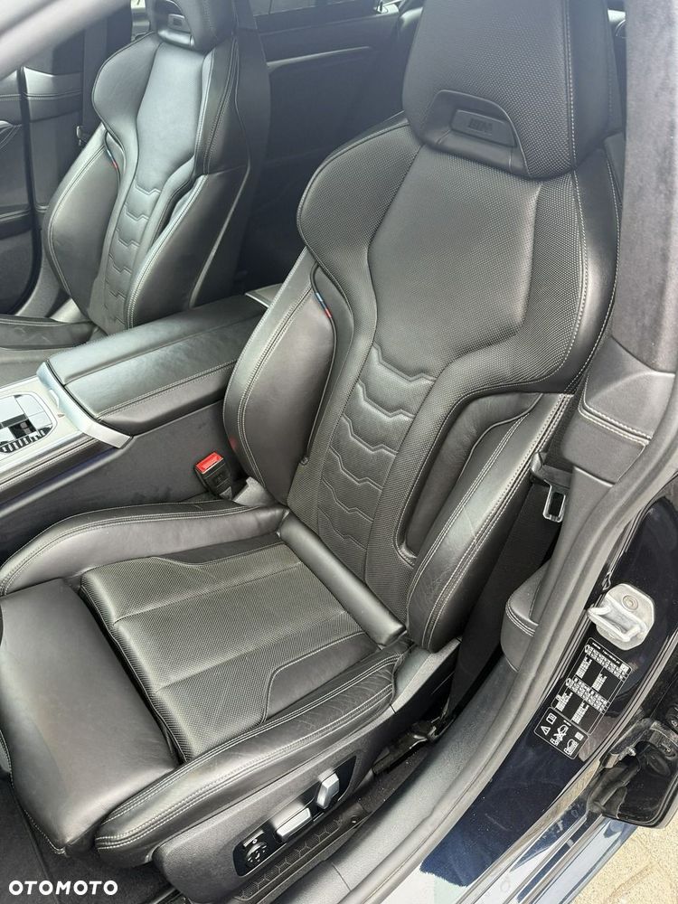 BMW Seria 8 - 18