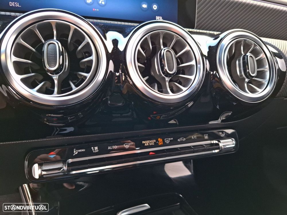 Mercedes-Benz a-250-limousine - 23