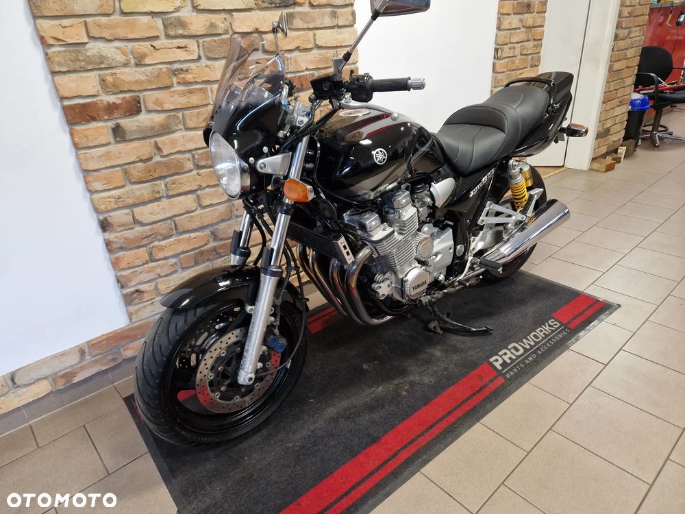 Yamaha XJR - 8