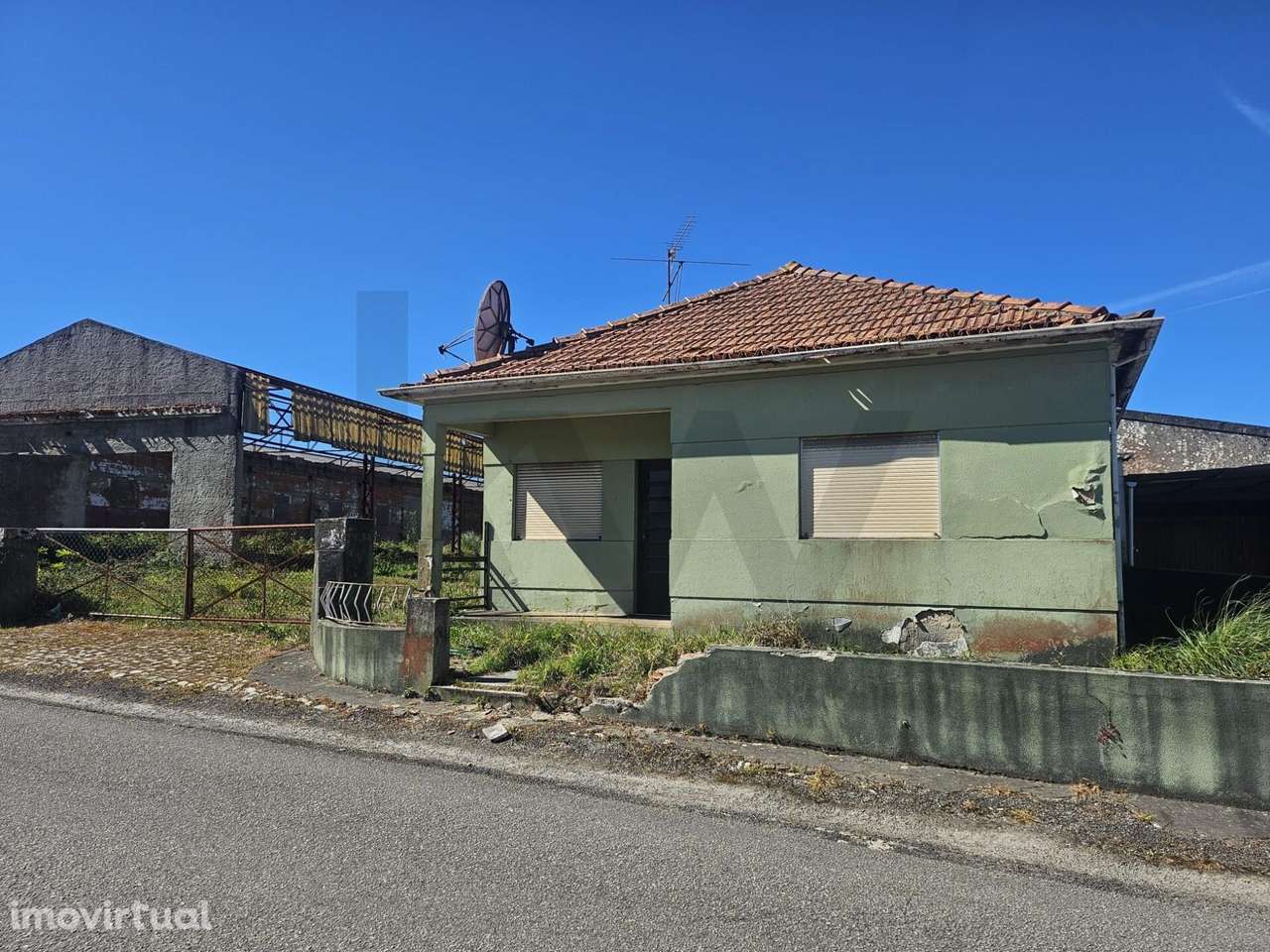 Oportunidade de Investimento: Moradia e Armazéns com 2.000m2 em Santa - Grande imagem: 2/22