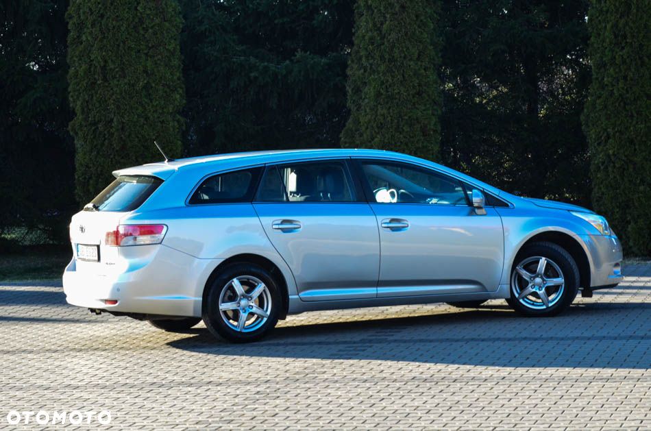 Toyota Avensis 1.8 Comfort - 23