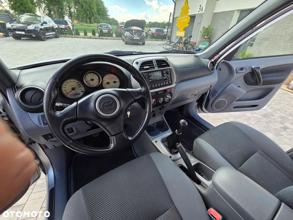 Toyota RAV4 - 16