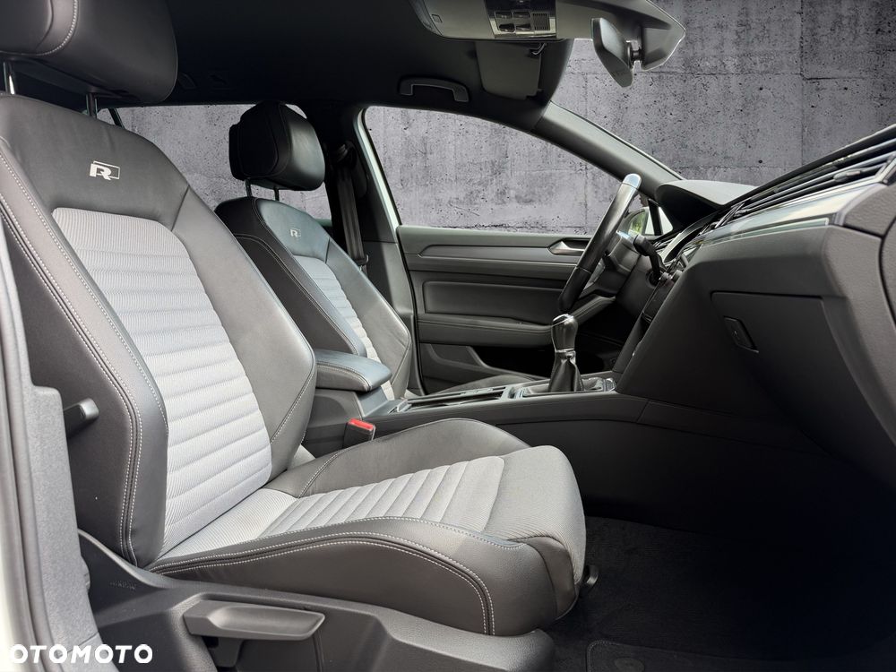Volkswagen Passat - 17
