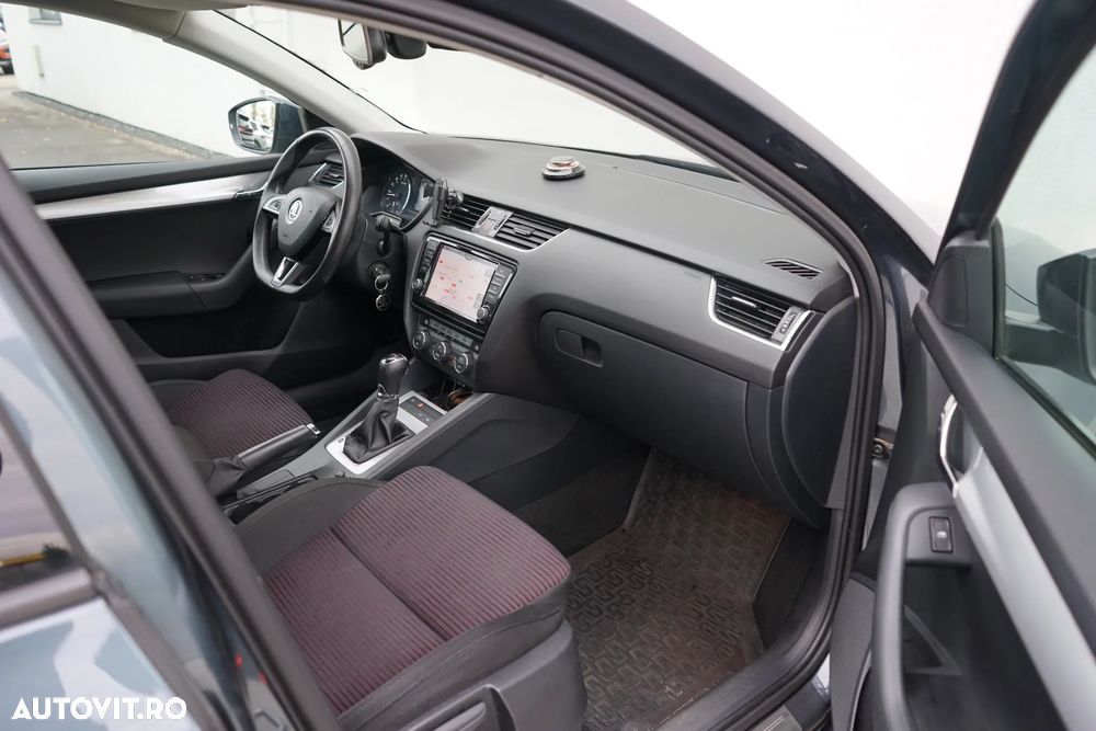 Skoda Octavia 2.0 TDI DSG Style - 24