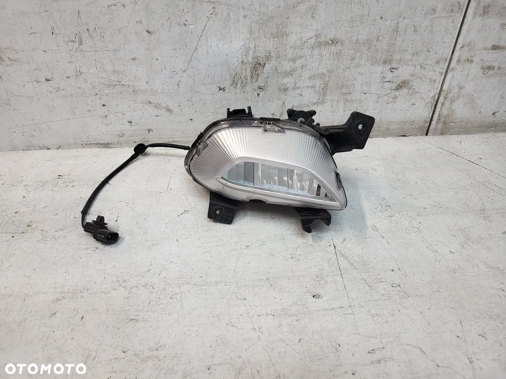Kia Stonic Halogen prawy LED