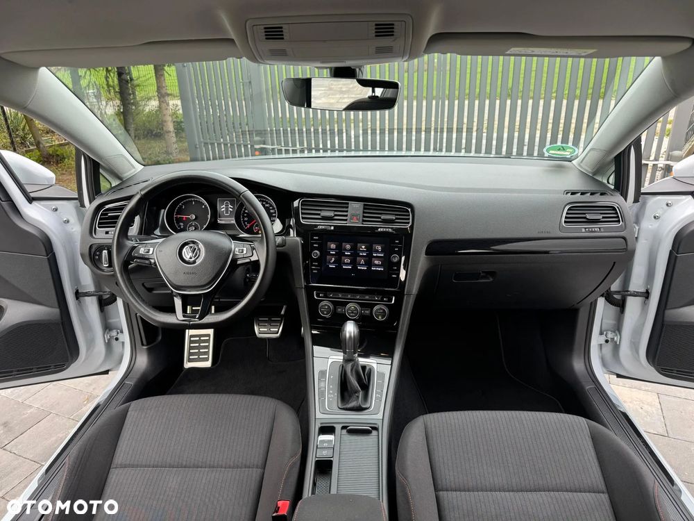 Volkswagen Golf 1.6 TDI SCR DSG Comfortline - 12